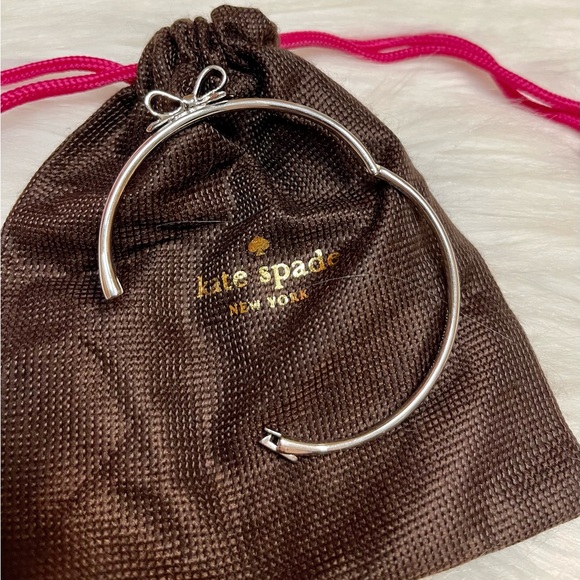 KATE ♠️ SPADE SILVER BOW PUSH BUTTON BANGLE NWOT - Picture 9 of 11